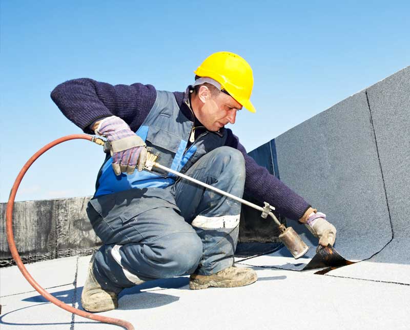 COUVREUR THÉO BRETAGNE : artisan couvreur dans les Côtes-d’Armor (22) et le Finistère (29). Travaux de charpente, de couverture, dépannage et recherche de fuite… de zinguerie, de démoussage et nettoyage toiture, de peinture hydrofuge, d’étanchéité toit plat, d’isolation des combles, de ravalement peinture façade et de nettoyage des extérieurs.