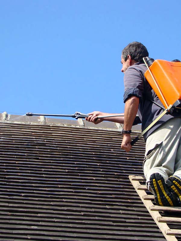 COUVREUR THÉO BRETAGNE : artisan couvreur dans les Côtes-d’Armor (22) et le Finistère (29). Travaux de charpente, de couverture, dépannage et recherche de fuite… de zinguerie, de démoussage et nettoyage toiture, de peinture hydrofuge, d’étanchéité toit plat, d’isolation des combles, de ravalement peinture façade et de nettoyage des extérieurs.